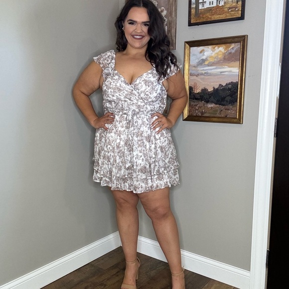 Arula 2XL Floral Tie Belt Romper - Picture 2 of 7